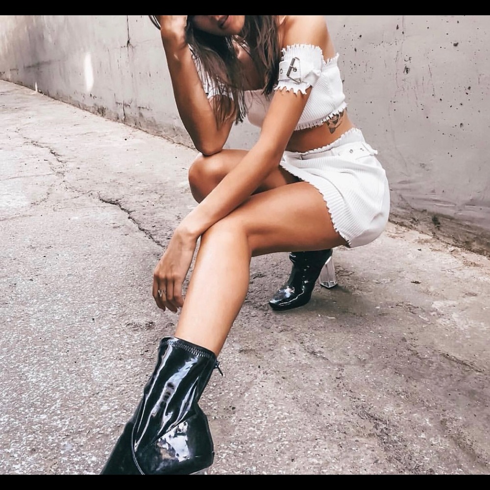 White to piece skirt crop top set